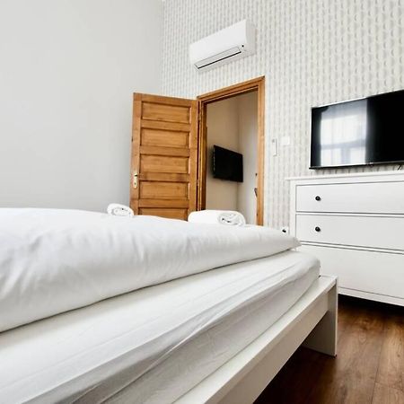 Premium Apartment By Hi5 - Central 3 Bedroom Budapest Eksteriør billede
