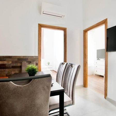 Premium Apartment By Hi5 - Central 3 Bedroom Budapest Eksteriør billede