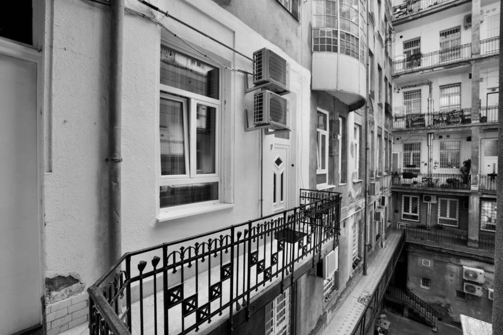Premium Apartment By Hi5 - Central 3 Bedroom Budapest Eksteriør billede